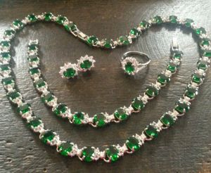 Jewel - תכשיטים ויהלומים סטים SET Green Emerald WHITE GOLD GF matching earrings necklace bracelet ring PlumBOX