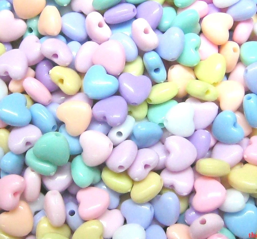 Jewel - תכשיטים ויהלומים חרוזים HEART BEADS PLASTIC PASTEL COLOR JEWELRY MAKING CHARMS KIDS CRAFTS 9mm 100 MIX 